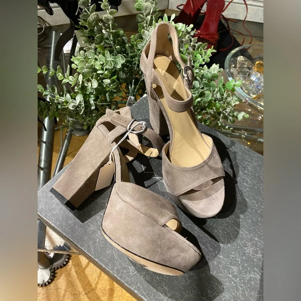 NWB Via Spiga Vanita Light Grey Suede Platform Sandals 7